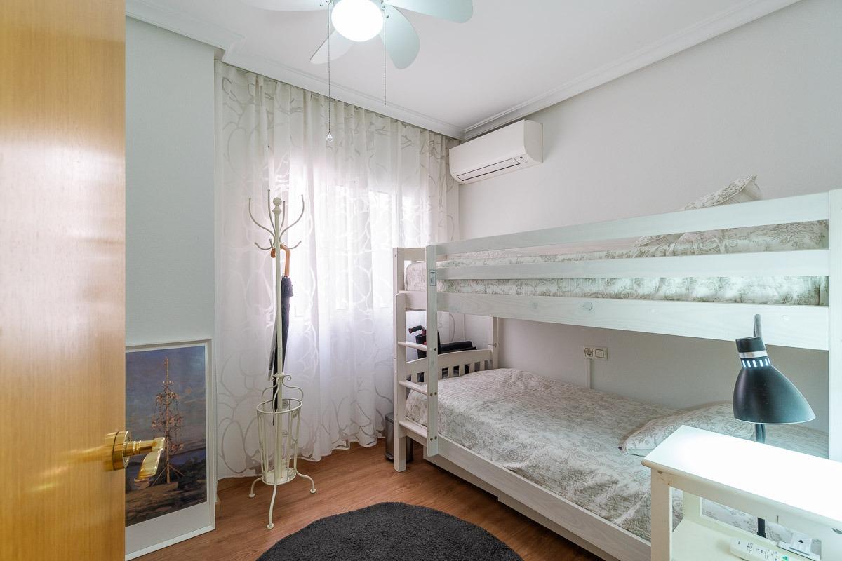 Apartamento en Torrevieja, Alicante, España 3 dormitorios, 110 m2 No. 199828