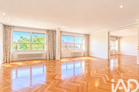 Dzīvoklis Madrid, Spānijā 4 istabas, 220 m2 Nr. 197691
