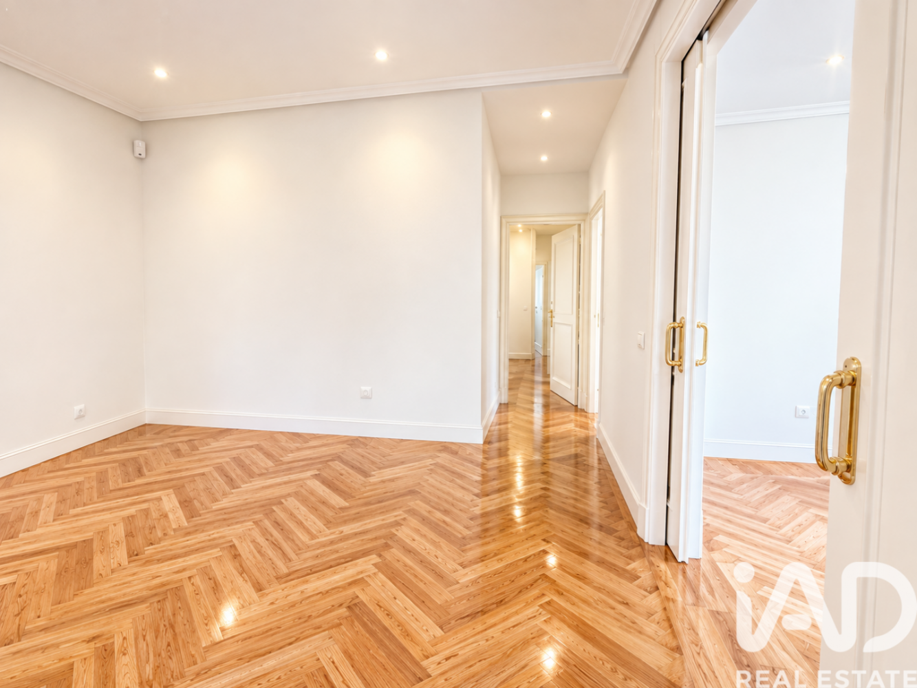 Dzīvoklis Madrid, Spānijā 4 istabas, 220 m2 Nr. 197691