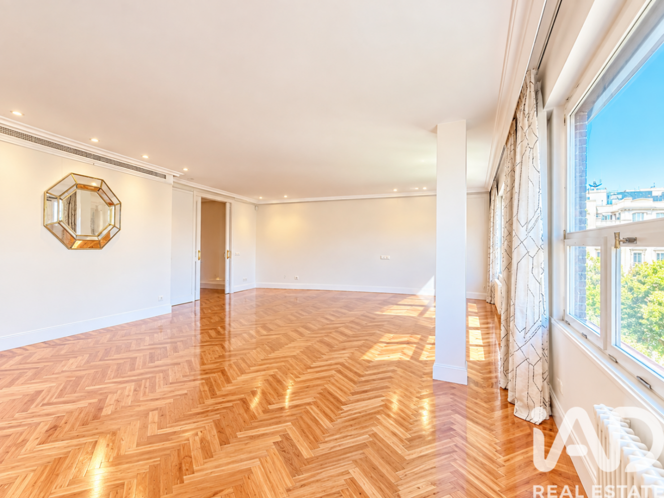 Dzīvoklis Madrid, Spānijā 4 istabas, 220 m2 Nr. 197691