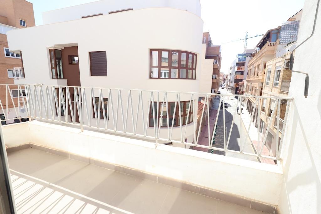 Apartamento en Torrevieja, Alicante, España 3 dormitorios, 105 m2 No. 197893