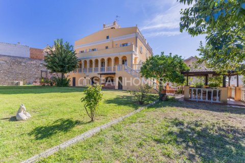 Villa in Teia, Barcelona, Spain 9 bedrooms, 520 sq.m. No. 199477