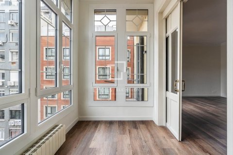 Apartment à Barcelona, Espagne 5 chambres, 178 m2 No. 200003