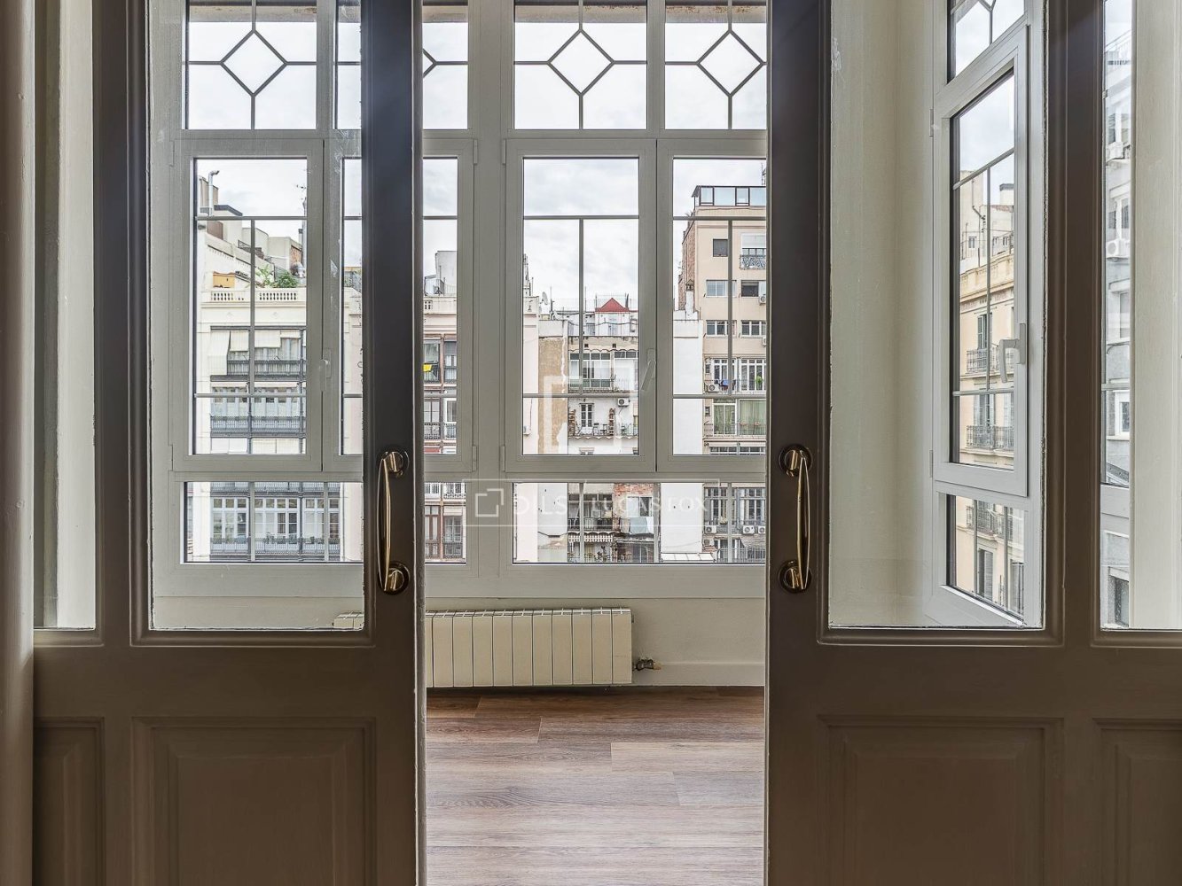 Apartment à Barcelona, Espagne 5 chambres, 178 m2 No. 200003