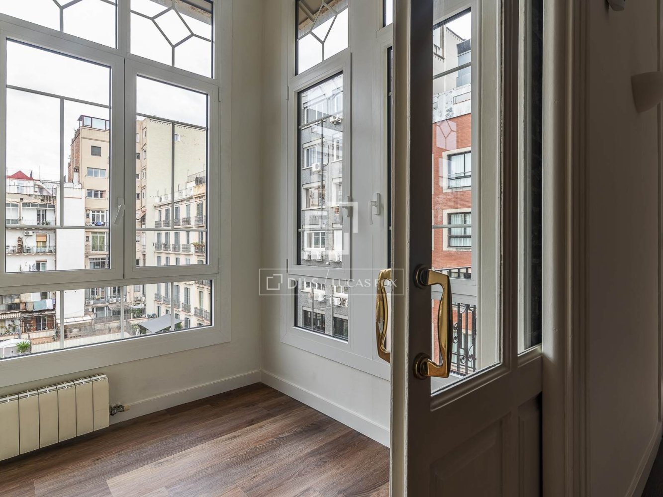 Apartment à Barcelona, Espagne 5 chambres, 178 m2 No. 200003