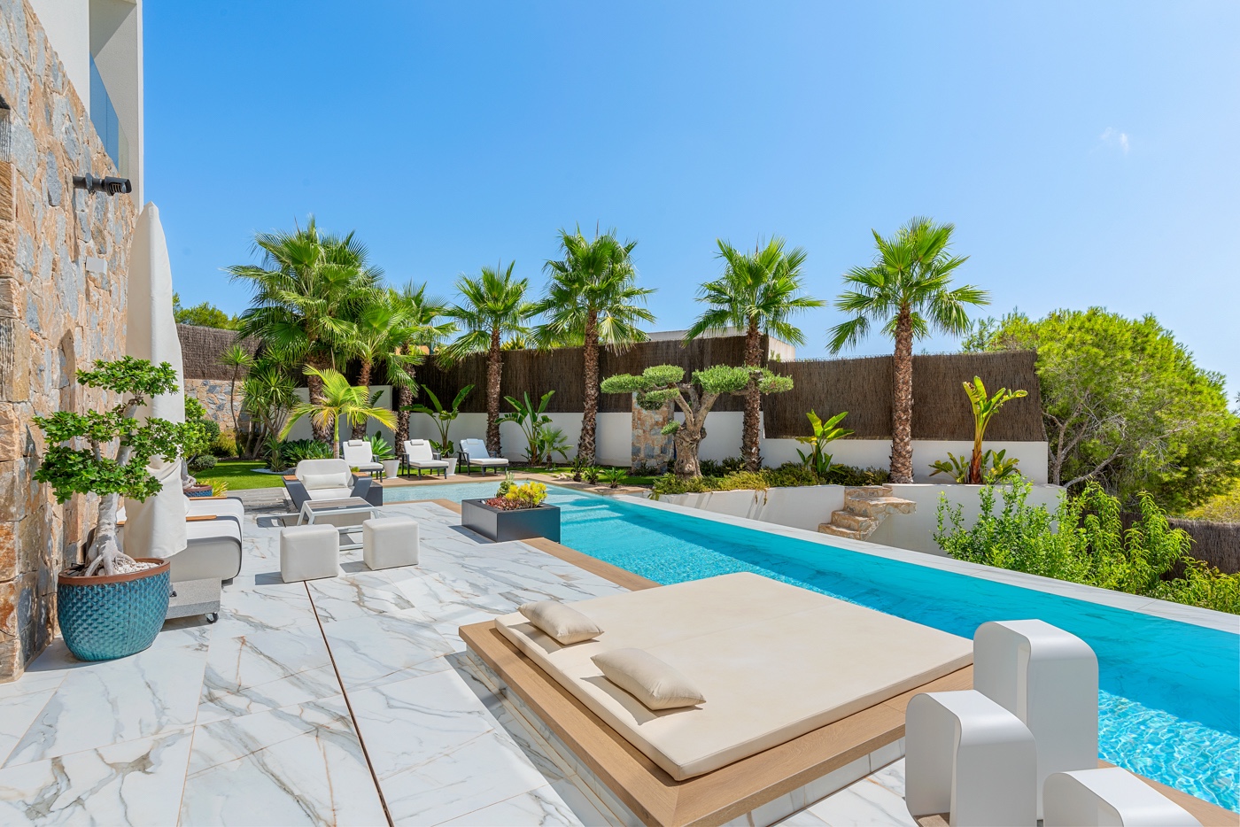 Villa a Pinar De Campoverde, Alicante, Spagna 4 camere da letto, 495 mq. N° 194885