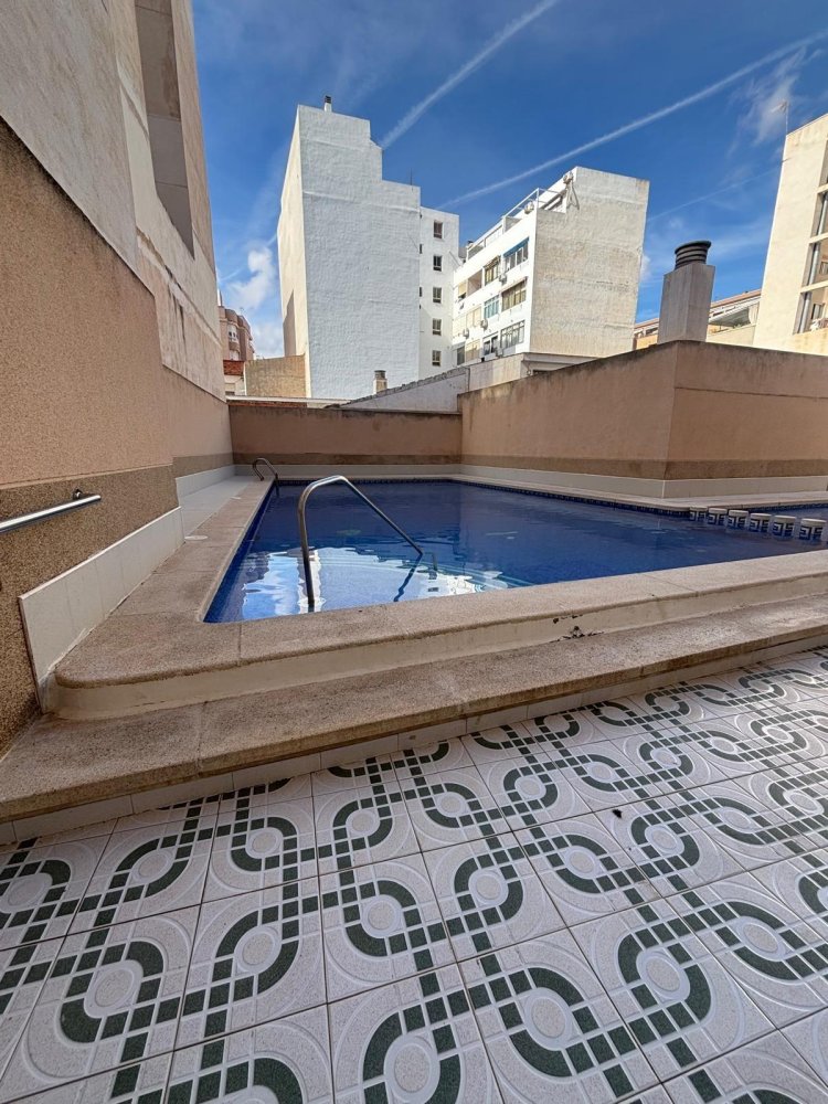 Ático en Torrevieja, Alicante, España 2 dormitorios, 51 m2 No. 199673