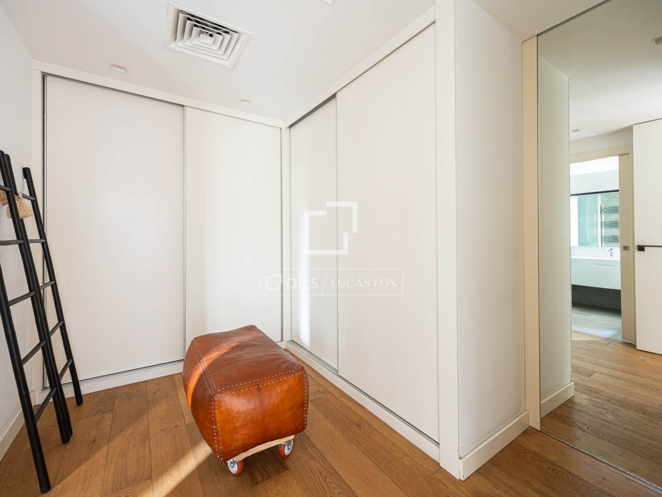 Villa à Barcelona, Espagne 4 chambres, 293 m2 No. 200005