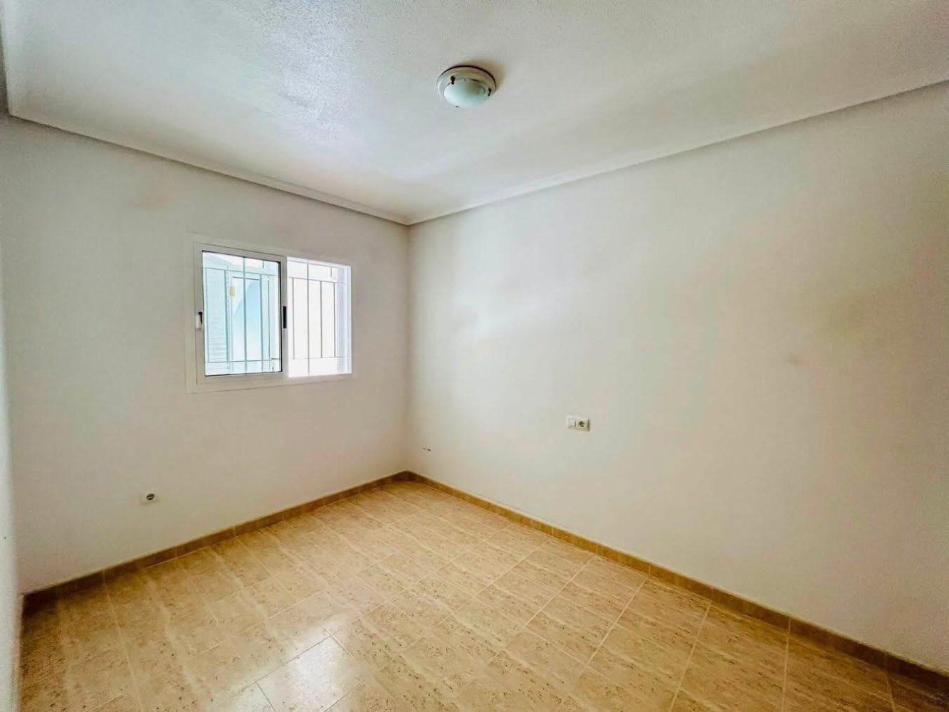 Bungalow in Alicante, Spain 2 bedrooms, 75 sq.m. No. 197046