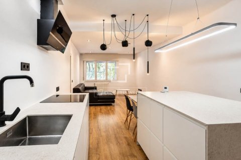 Apartment à Barcelona, Espagne 4 chambres, 123 m2 No. 199989