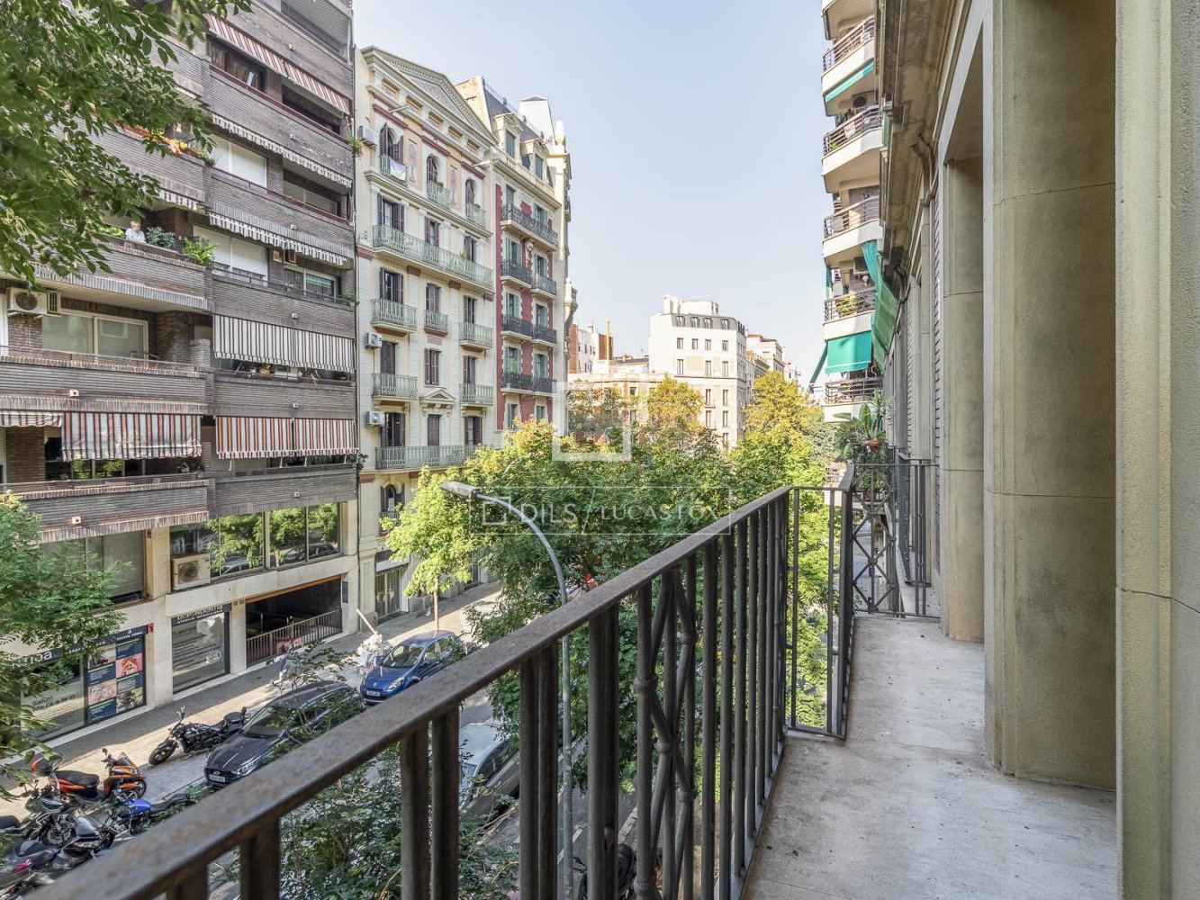 Apartment à Barcelona, Espagne 4 chambres, 195 m2 No. 200006