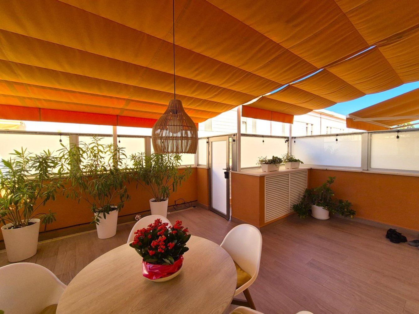 House in Alicante, Spain 3 bedrooms, 350 sq.m. No. 197902