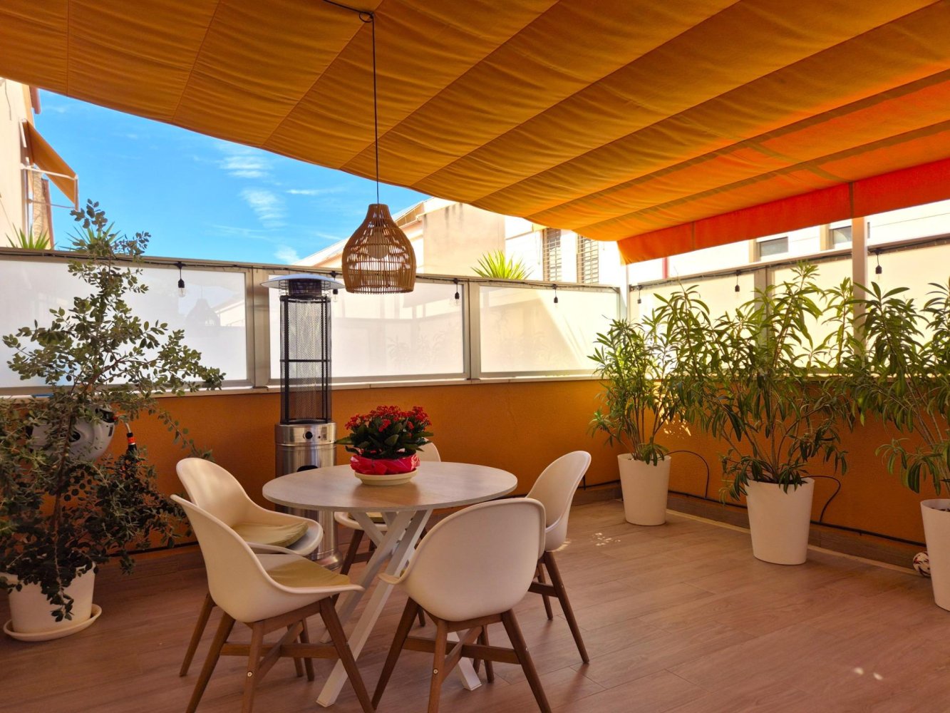 House in Alicante, Spain 3 bedrooms, 350 sq.m. No. 197902