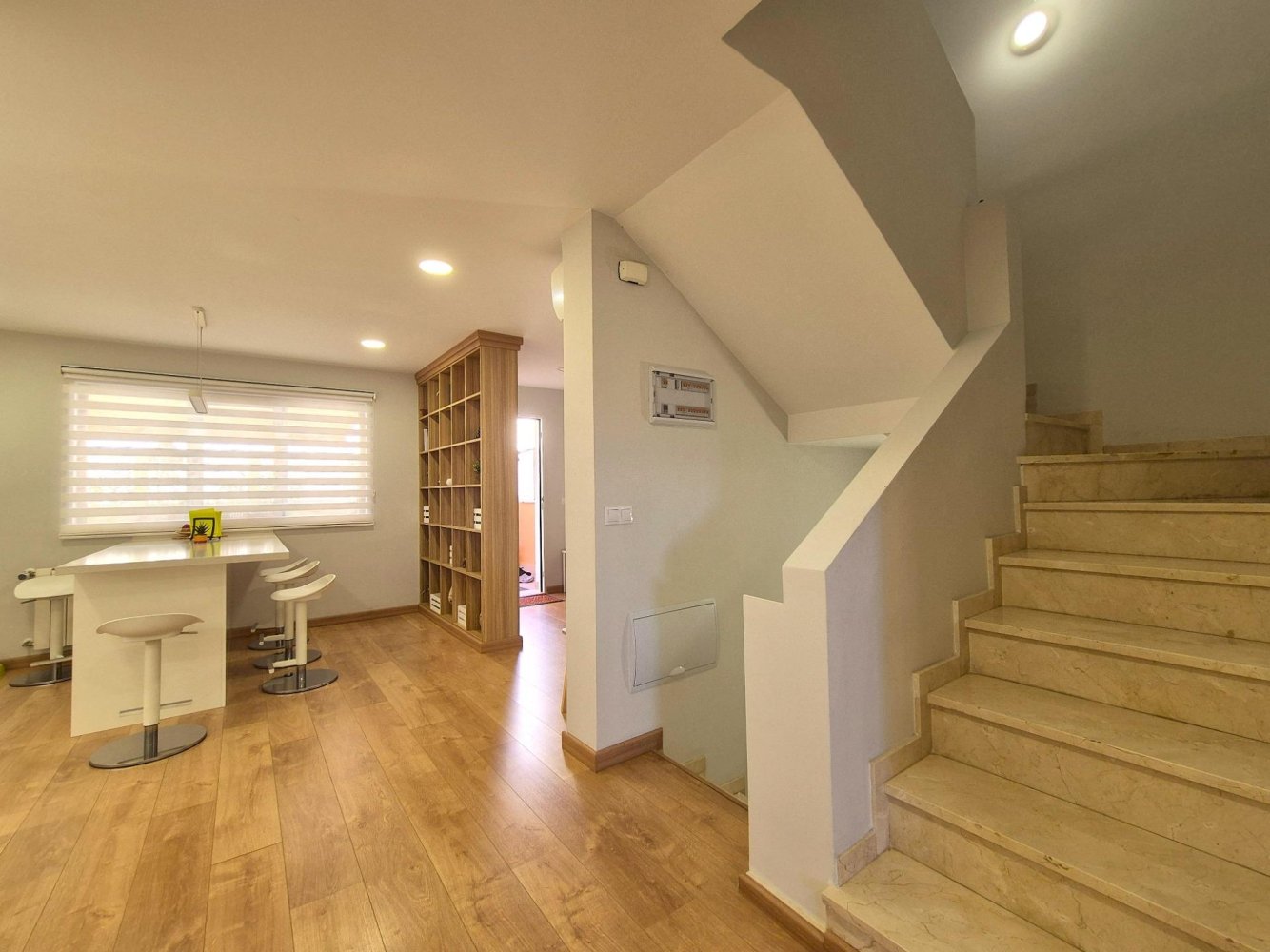House in Alicante, Spain 3 bedrooms, 350 sq.m. No. 197902