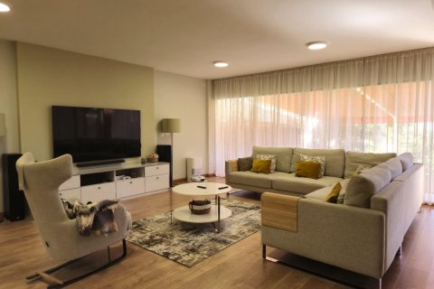 House in Alicante, Spain 3 bedrooms, 350 sq.m. No. 197902