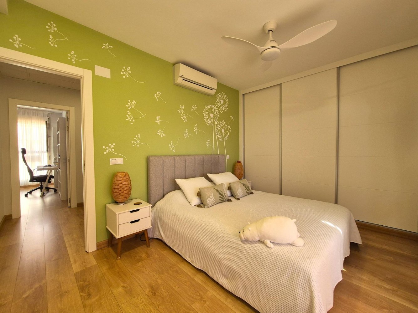 House in Alicante, Spain 3 bedrooms, 350 sq.m. No. 197902