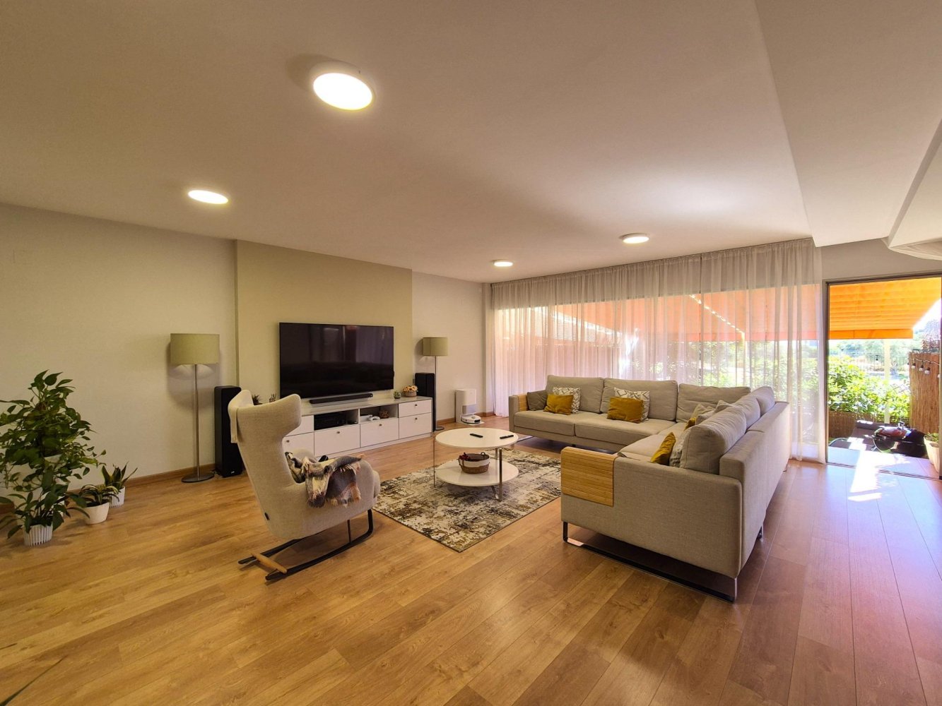 House in Alicante, Spain 3 bedrooms, 350 sq.m. No. 197902