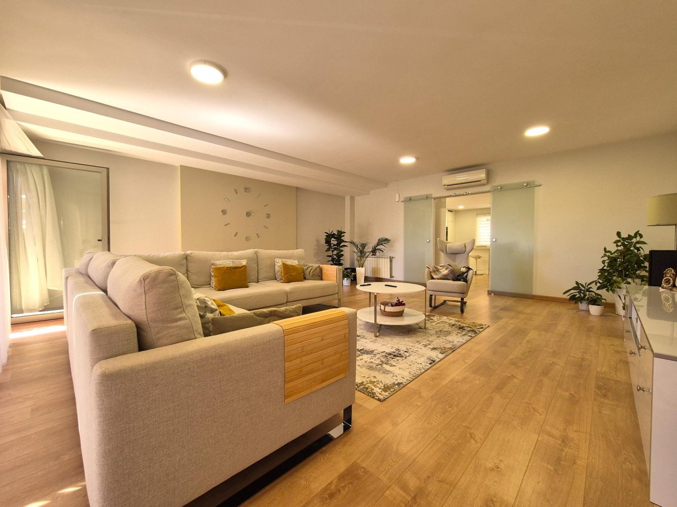 House in Alicante, Spain 3 bedrooms, 350 sq.m. No. 197902