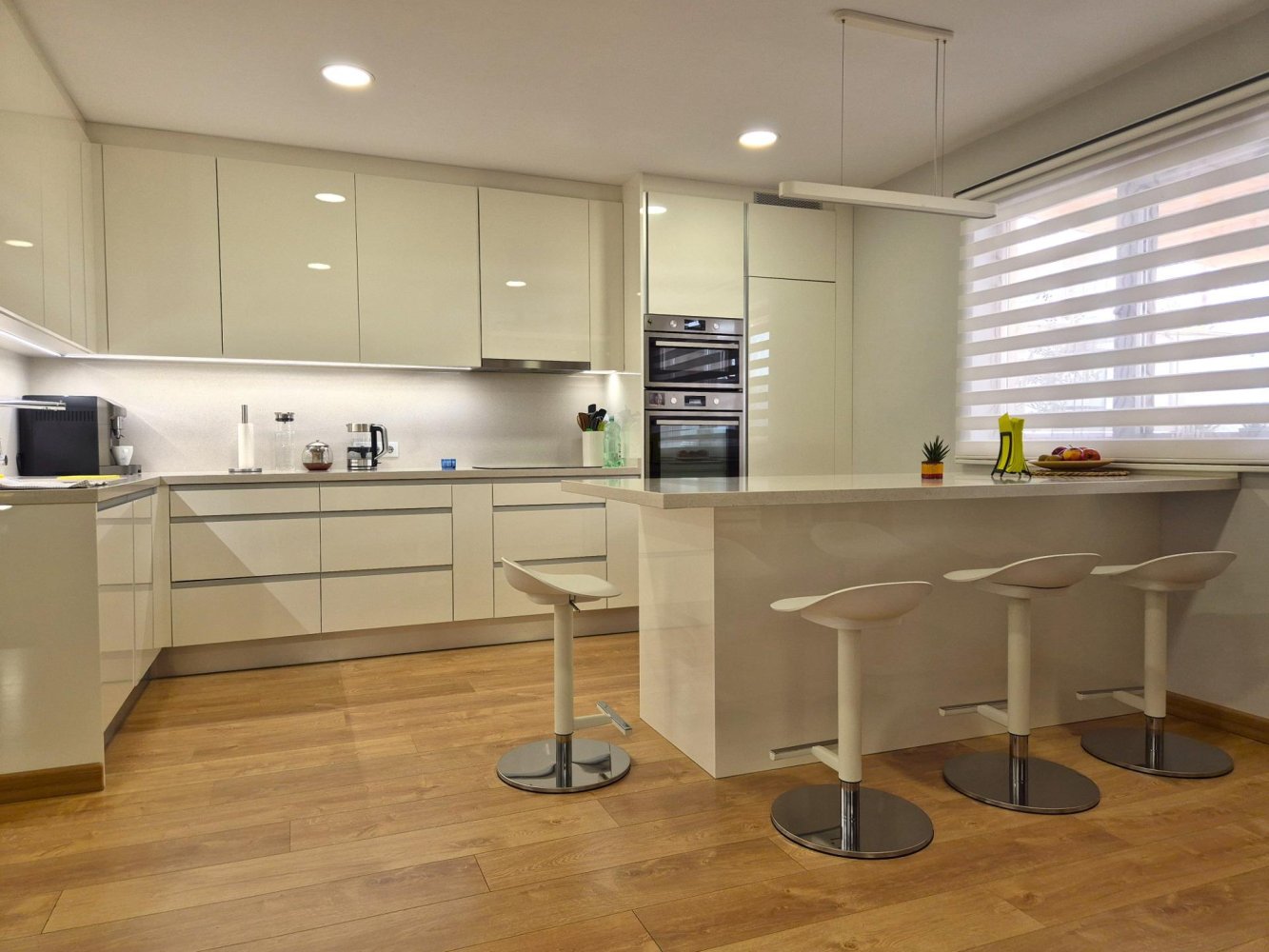 House in Alicante, Spain 3 bedrooms, 350 sq.m. No. 197902