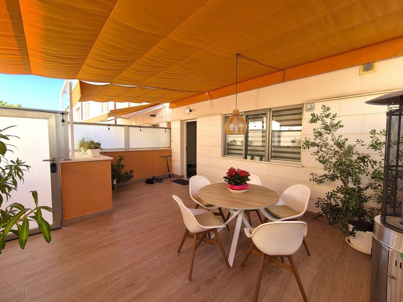 House in Alicante, Spain 3 bedrooms, 350 sq.m. No. 197902