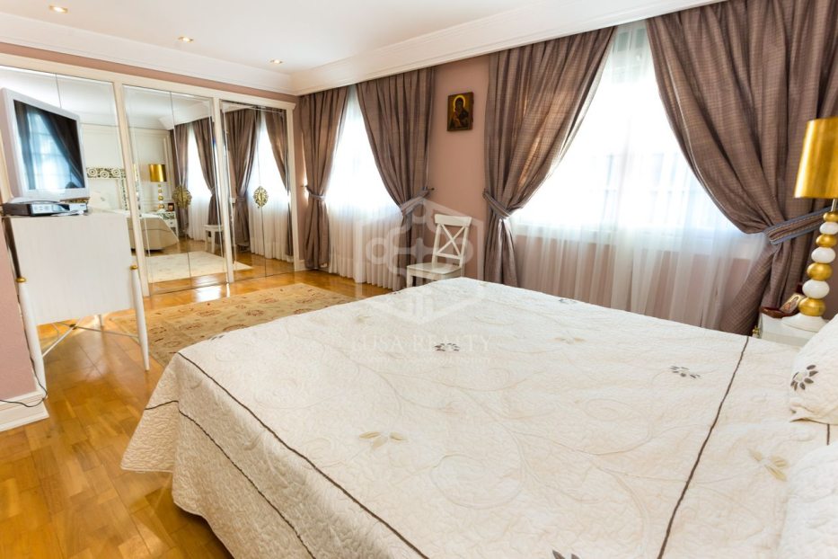 Villetta a schiera a Gava, Barcelona, Spagna 6 camere da letto, 500 mq. N° 197115