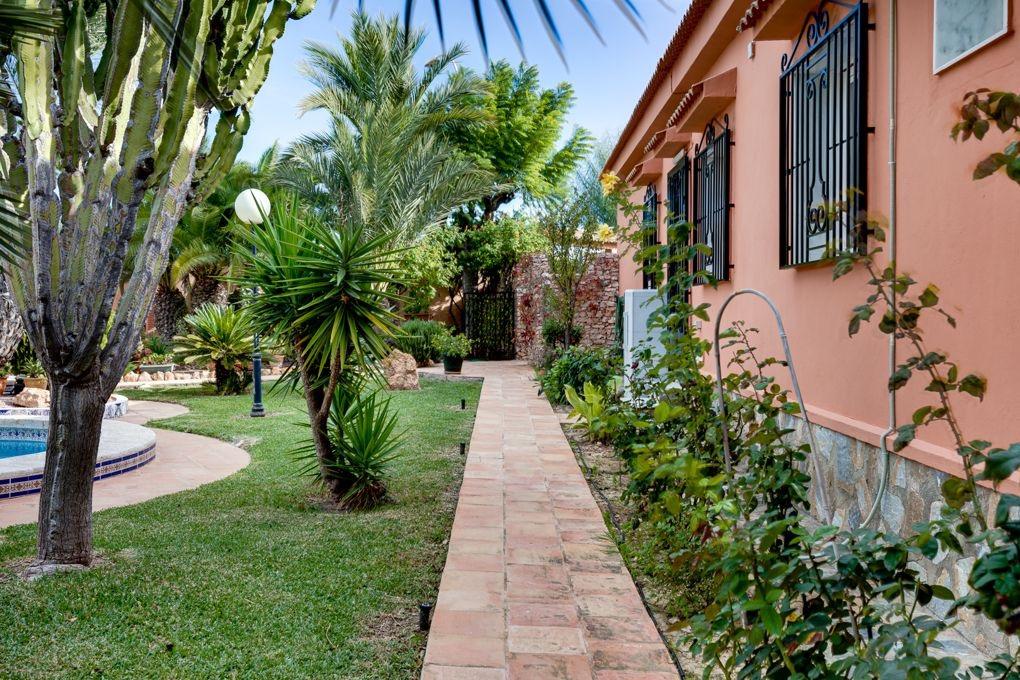 Villa in Torrevieja, Alicante, Spain 5 bedrooms, 558 sq.m. No. 199940
