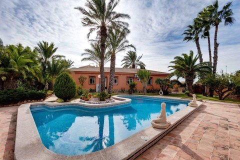 Villa in Torrevieja, Alicante, Spain 5 bedrooms, 558 sq.m. No. 199940