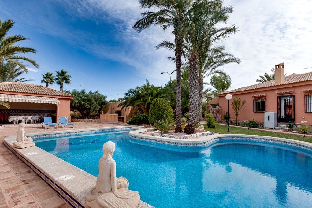 Villa in Torrevieja, Alicante, Spain 5 bedrooms, 558 sq.m. No. 199940