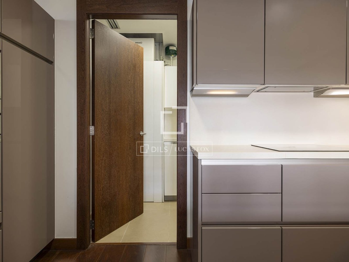 Apartamento en Barcelona, España 3 dormitorios, 169 m2 No. 198501