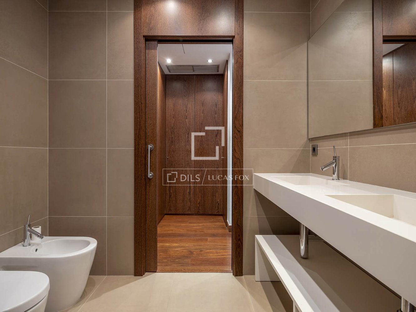 Apartamento en Barcelona, España 3 dormitorios, 169 m2 No. 198501