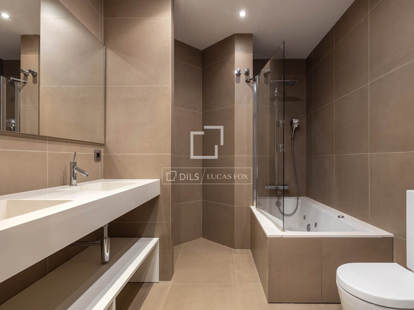 Apartamento en Barcelona, España 3 dormitorios, 169 m2 No. 198501