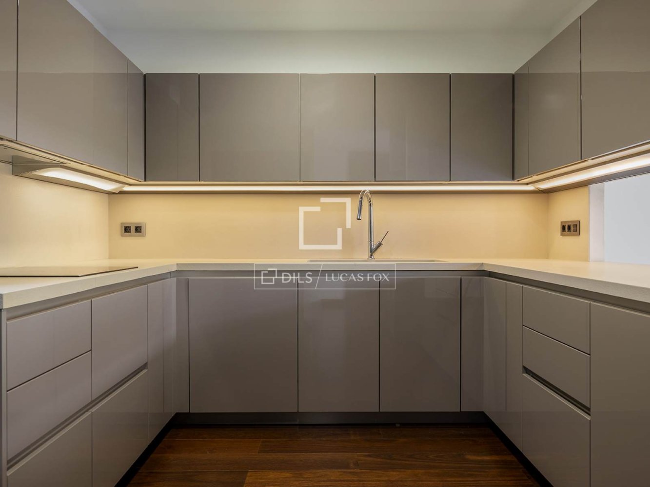 Apartamento en Barcelona, España 3 dormitorios, 169 m2 No. 198501