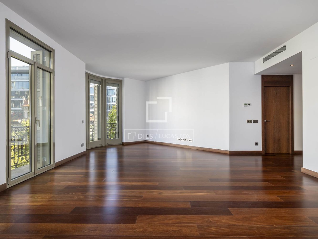 Apartamento en Barcelona, España 3 dormitorios, 169 m2 No. 198501