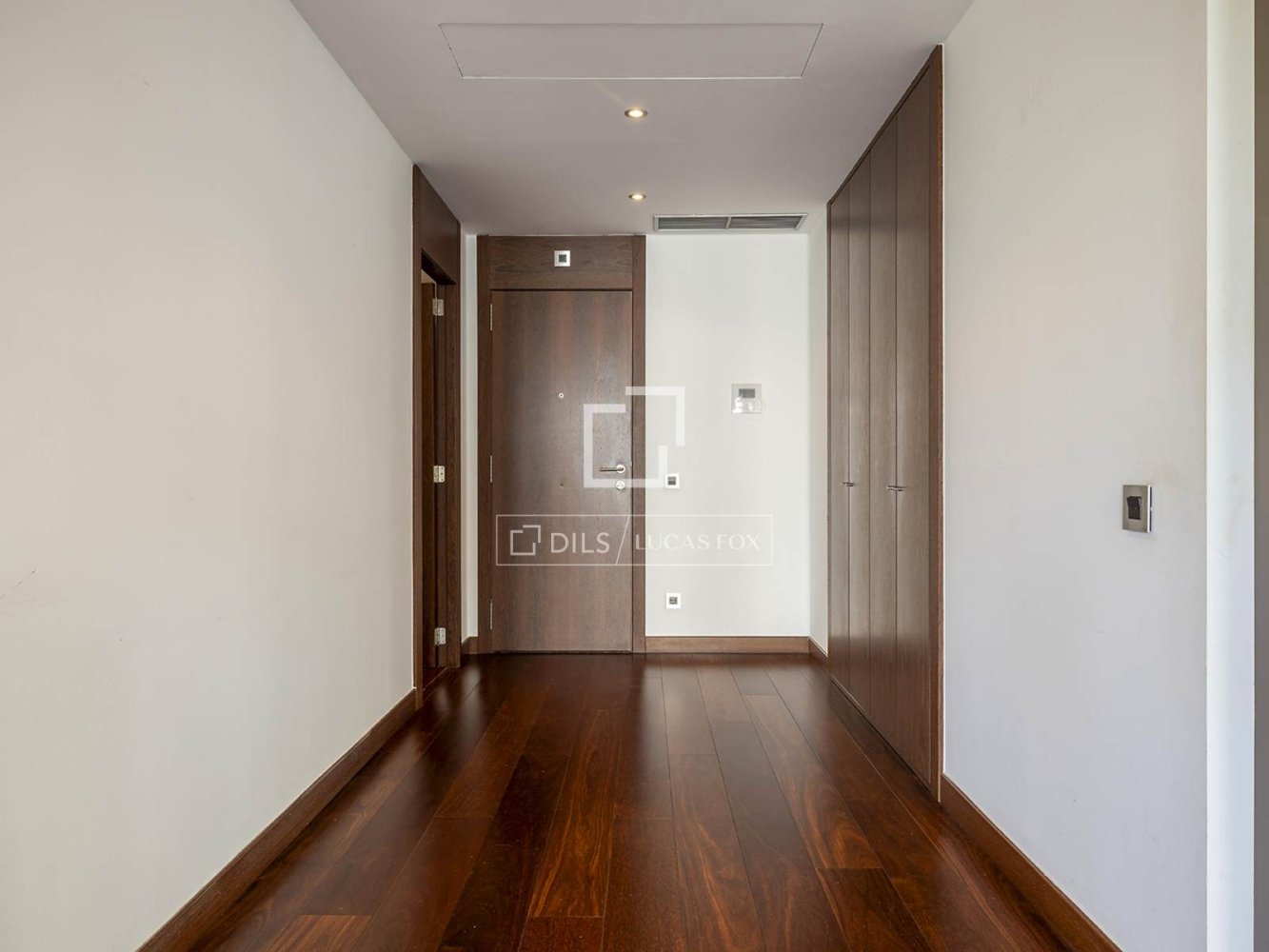 Apartamento en Barcelona, España 3 dormitorios, 169 m2 No. 198501