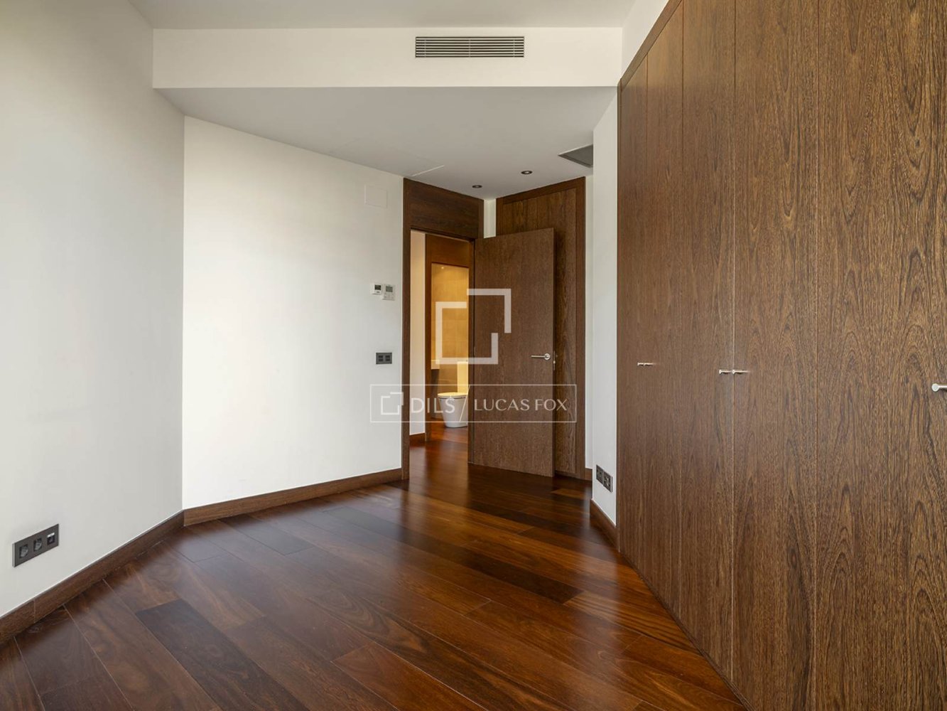Apartamento en Barcelona, España 3 dormitorios, 169 m2 No. 198501