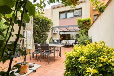 Villa a Barcelona, Spagna 4 camere da letto, 258 mq. N° 197617