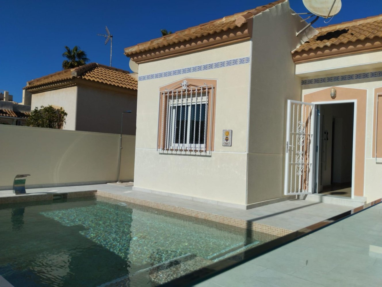 Villa in Torrevieja, Alicante, Spain 2 bedrooms, 51 sq.m. No. 199116