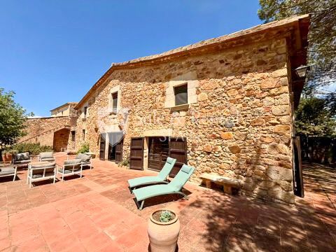 Māja Girona, Spānijā 7 istabas, 615 m2 Nr. 166447