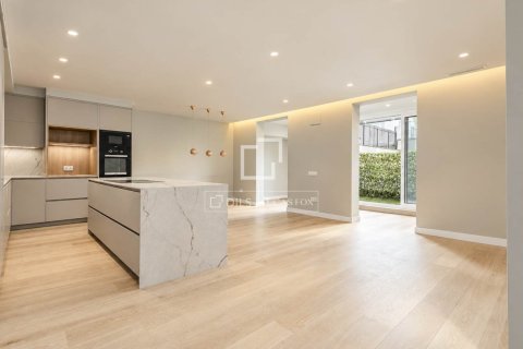 Apartamento en Barcelona, España 3 dormitorios, 150 m2 No. 150534