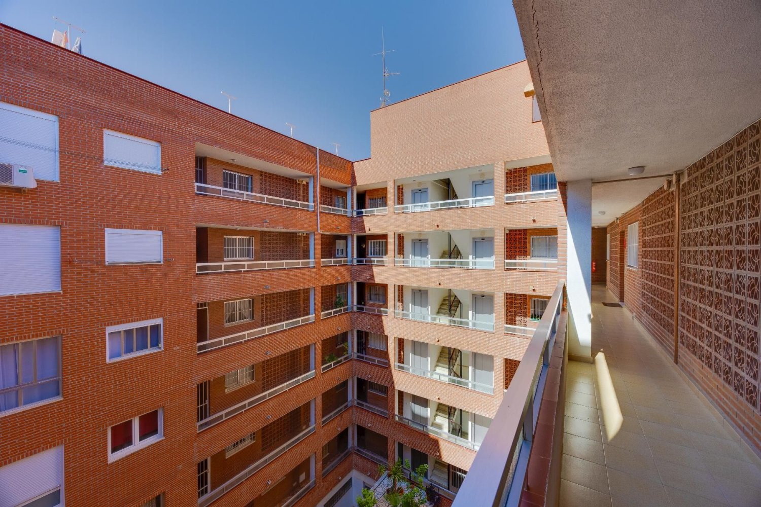 Apartment in Torrevieja, Alicante, Spain 70 sq.m. No. 197904