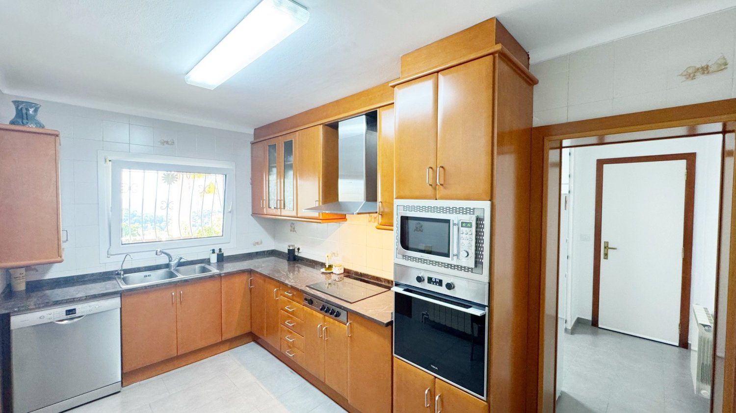 Villa in Lloret de Mar, Girona, Spain 5 bedrooms, 239 sq.m. No. 198792