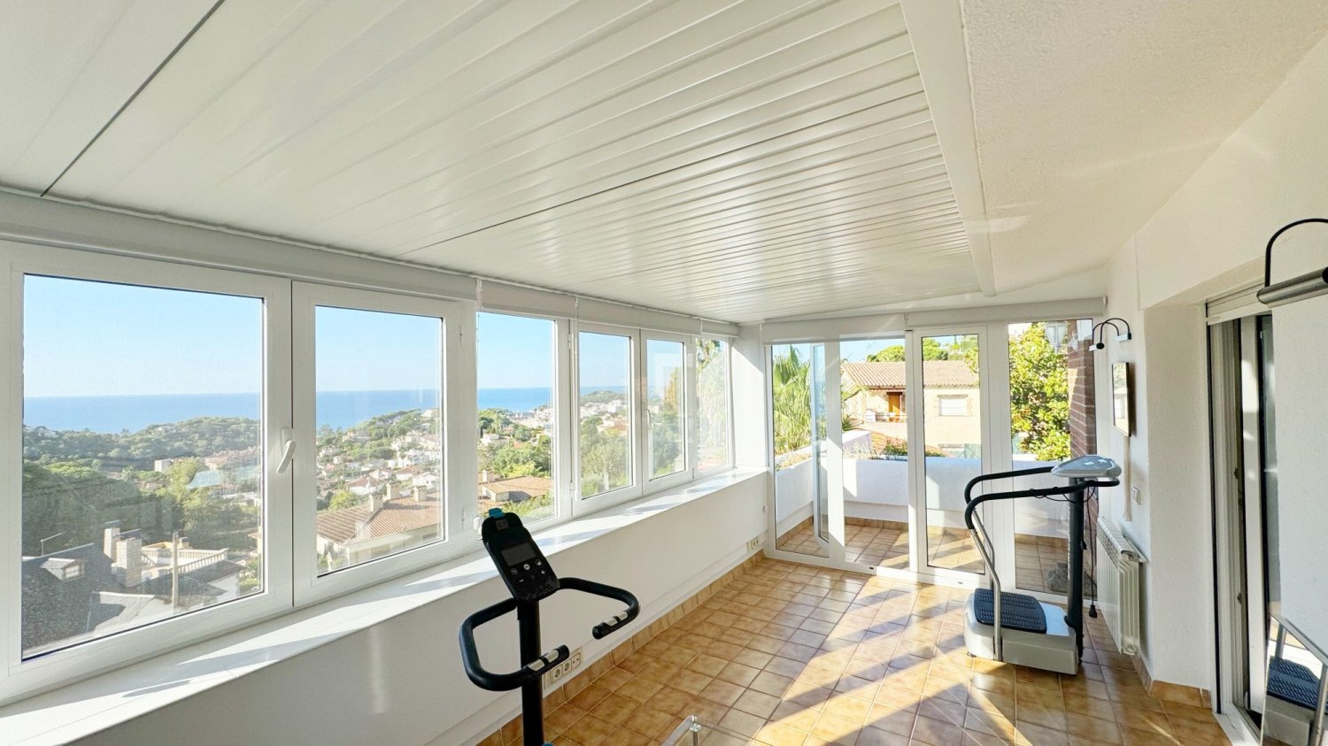 Villa in Lloret de Mar, Girona, Spain 5 bedrooms, 239 sq.m. No. 198792
