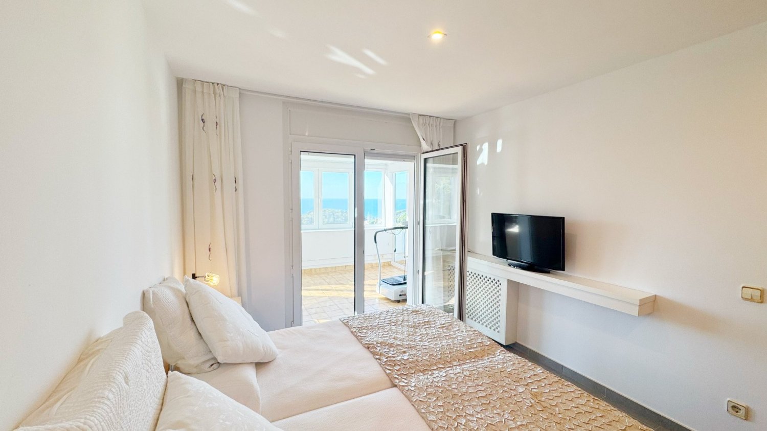 Villa in Lloret de Mar, Girona, Spain 5 bedrooms, 239 sq.m. No. 198792