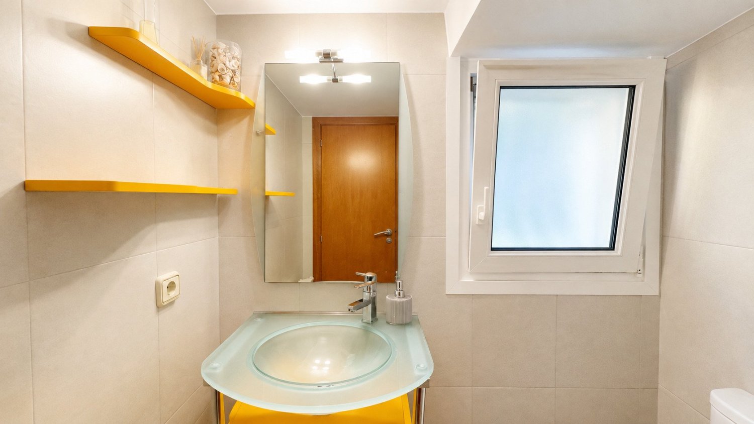 Villa in Lloret de Mar, Girona, Spain 5 bedrooms, 239 sq.m. No. 198792