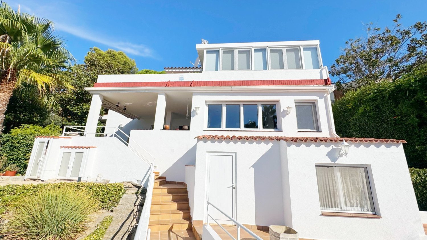 Villa in Lloret de Mar, Girona, Spain 5 bedrooms, 239 sq.m. No. 198792