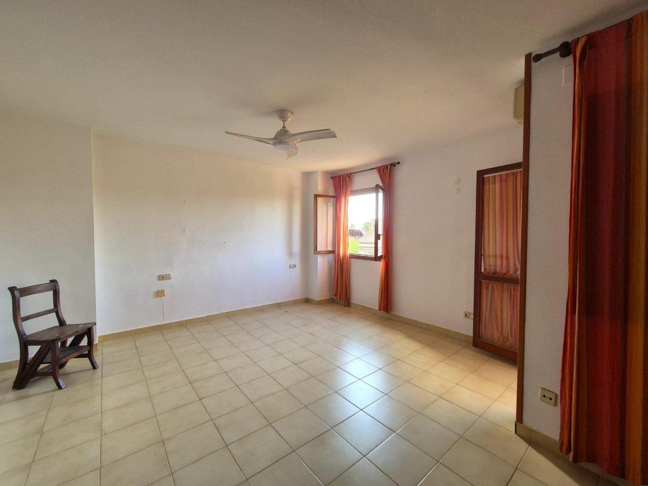Hus i San Juan, Alicante, Spanien 4 sovrum, 360 kvm. Nr. 197047