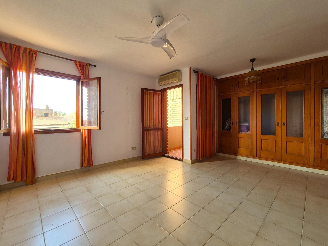 Hus i San Juan, Alicante, Spanien 4 sovrum, 360 kvm. Nr. 197047