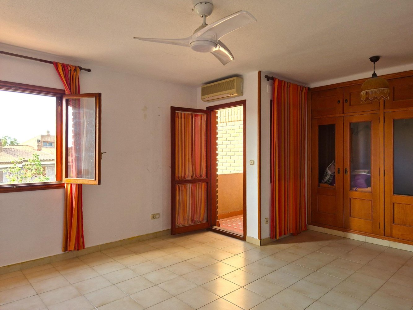 Hus i San Juan, Alicante, Spanien 4 sovrum, 360 kvm. Nr. 197047