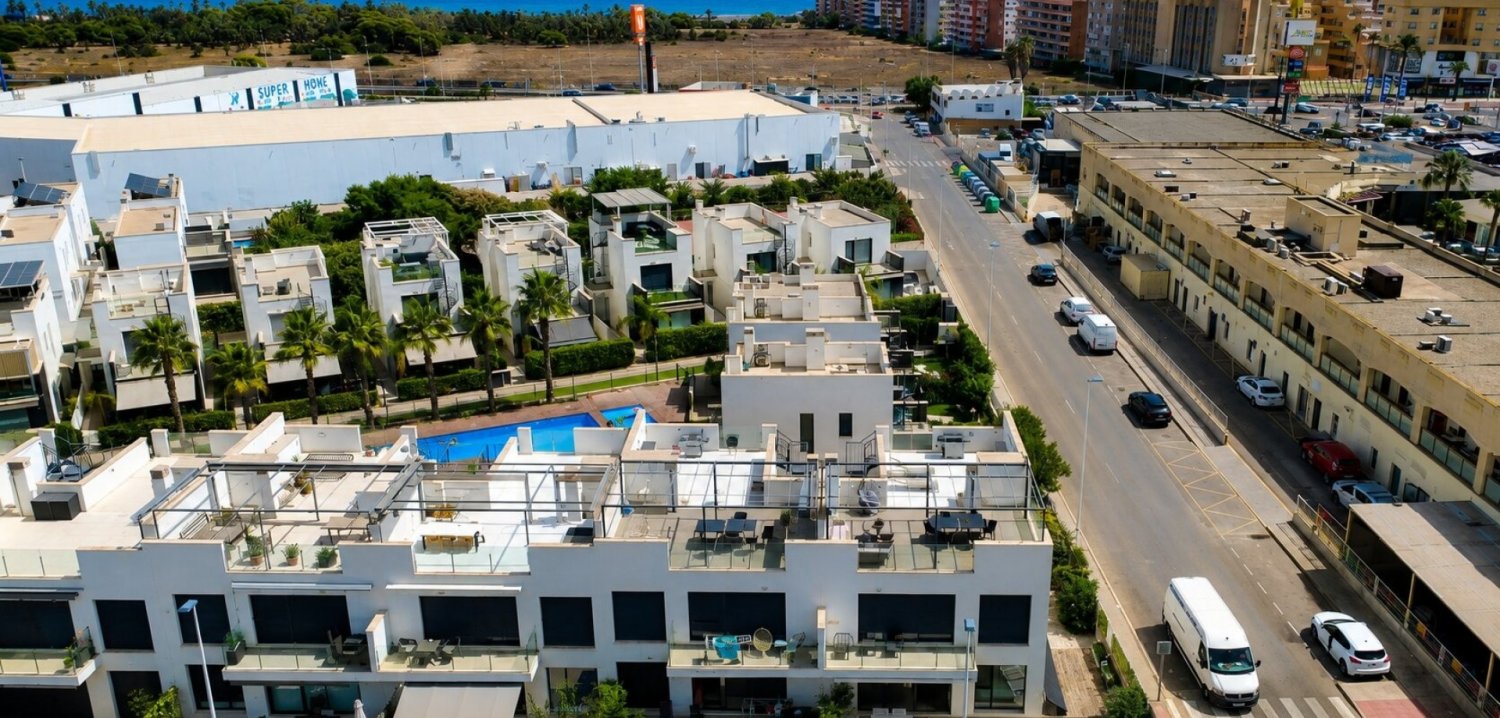 Apartment à Alicante, Espagne 3 chambres, 78 m2 No. 198022