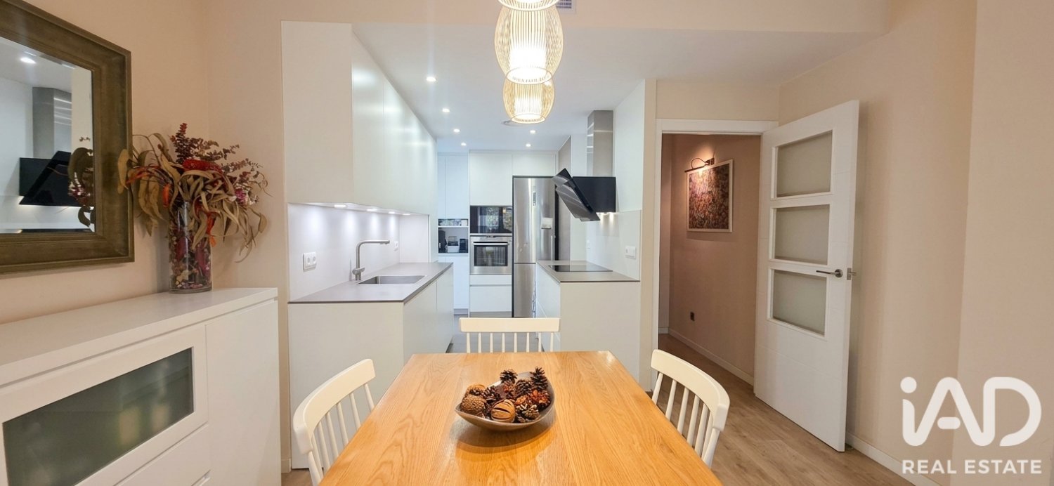 Apartment in Barcelona, Spain 4 bedrooms, 111 sq.m. No. 199565